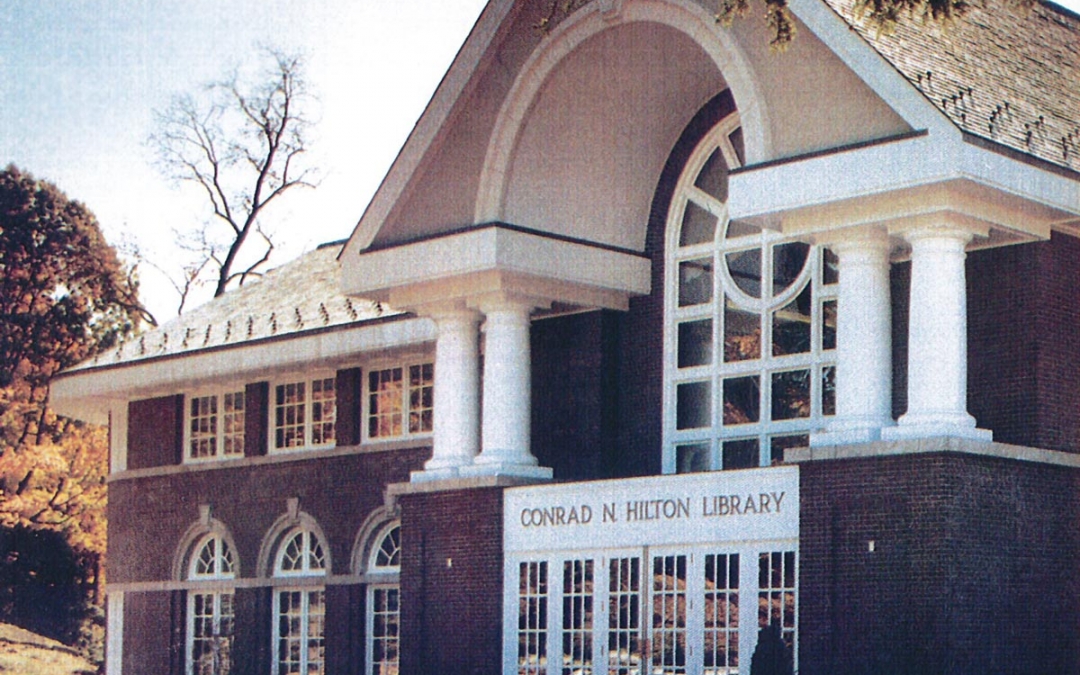 Fixed Windows in Vestibule